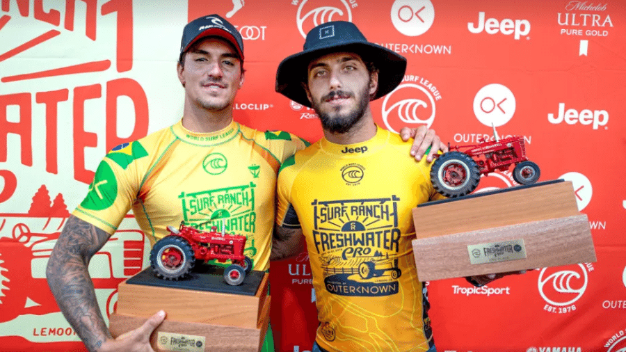 Gabriel Medina e Filipe Toledo, durante a etapa da piscina em 2021 - WSL