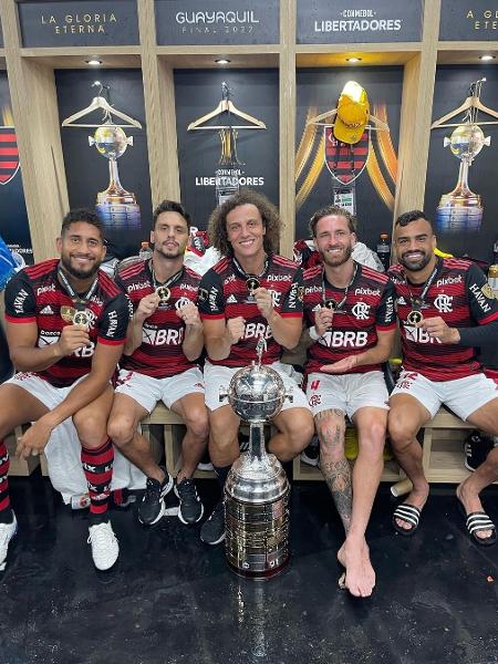 David Luiz celebra título da Libertadores ao lado dos companheiros de Flamengo - Reprodução/Instagram