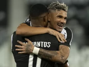 Botafogo tira o pé da crise, goleia e espera o Bragantino, rival complicado