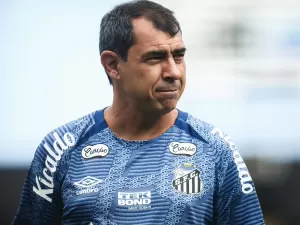 Carille descarta Vasco, se declara ao Santos e crava permanência para 2025