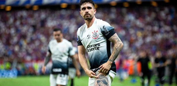 Coronado brilha com golaço e se destaca como destaque do Corinthians.