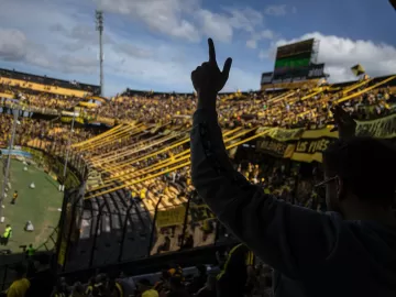 Ministro do Uruguai proíbe torcida do Botafogo em jogo com Peñarol