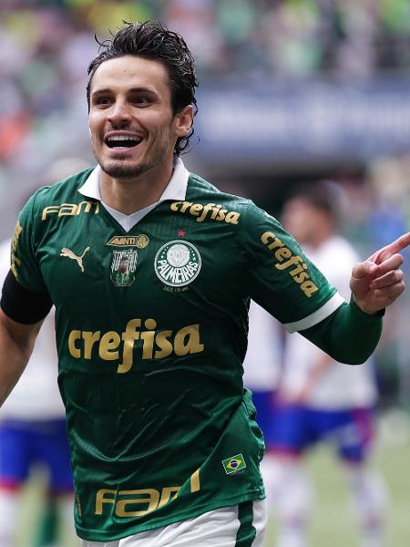 Raphael Veiga comemora gol marcado pelo Palmeiras contra o Fortaleza pelo Brasileirão - Ettore Chiereguini/AGIF