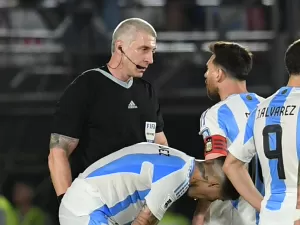 Scaloni evita criticar a Argentina e comenta polêmicas de arbitragem de Daronco