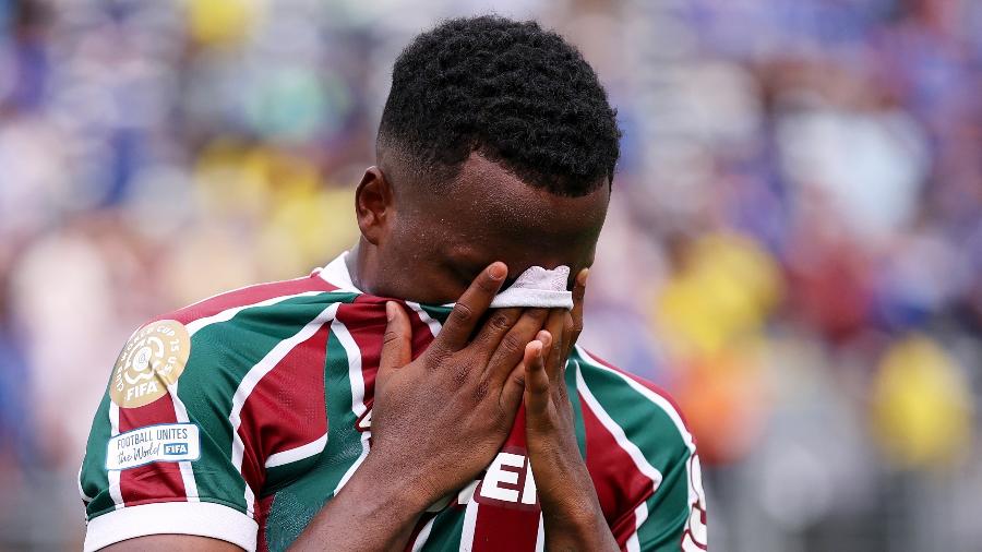Arias chora após eliminação do Fluminense para o Chelsea no Mundial de Clubes