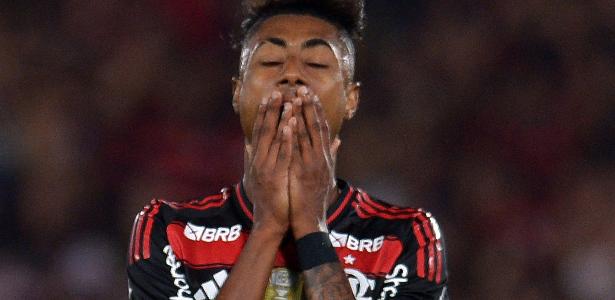 Bruno Henrique: Carreira em Risco no STJD por Mensagens; Torcida Aguarda Julgamento