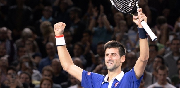Novak Djokovic celebra título em Paris após superar Andy Murray - AFP