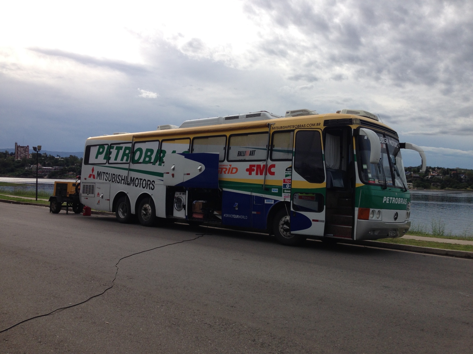 Os 'perrengues' dos pilotos no acampamento do Dacar - Brunno Carvalho / UOL