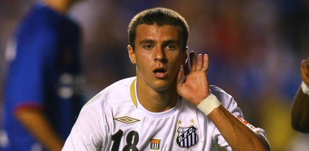 Moraes fez o gol do título paulista do Santos em 2007, mas deixou o clube pouco depois - Rubens Cavallari/Folhapress