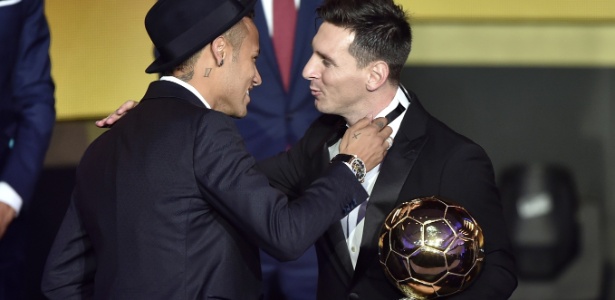 Neymar e Messi no prêmio da Bola de Ouro - AFP PHOTO/FABRICE COFFRINI