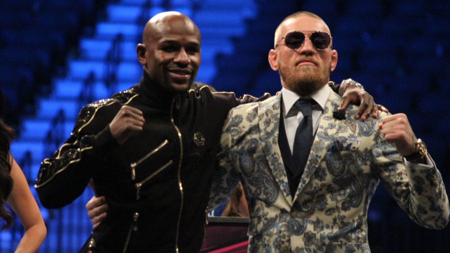 Conor McGregor e Floyd Mayweather se encontram depois da luta - Diego Ribas/Ag Fight