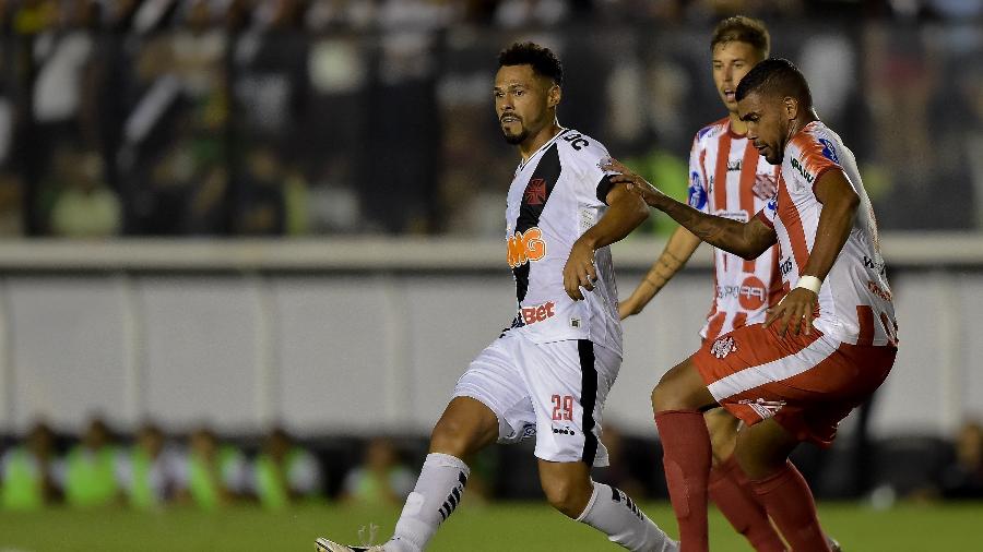 Bruno Silva renovou 2 vezes, teve aumento de 435% e depois acionou Vasco após se tornar "descartável" - Thiago Ribeiro/AGIF
