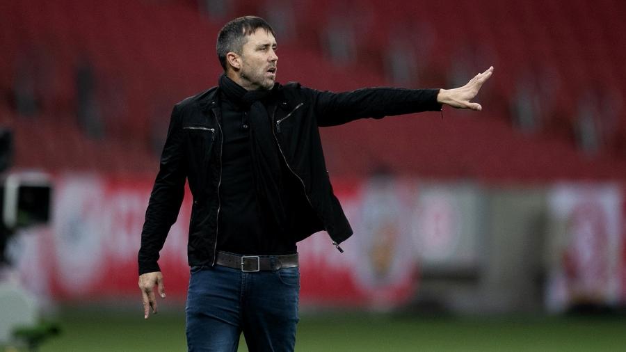 Eduardo Coudet comanda o Internacional em jogo contra o América de Cali pela Libertadores 2020 - Liamara Polli-Pool/Getty Images