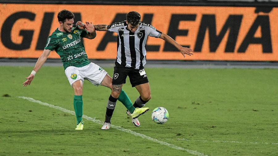 Lucas Hernandez está emprestado pelo Galo ao Cuiabá e faz tratamento médico após cirurgia no joelho esquerdo - Thiago Ribeiro/AGIF