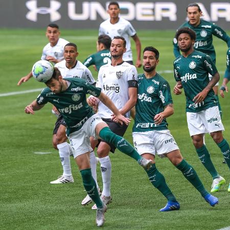 Lance do duelo entre Palmeiras e Atlético-MG, pelo Brasileirão, no Allianz Parque - Marcello Zambrana/AGIF