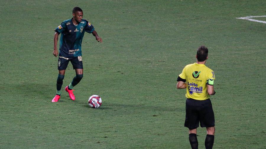 Ademir, atacante do América-MG, está na mira do Palmeiras no mercado da bola - Fernando Moreno/AGIF