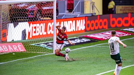 Flamengo vence Palmeiras nos pênaltis e conquista bicampeonato do