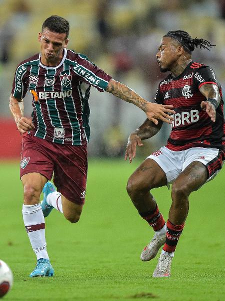 Marinho, jogador do Flamengo disputa lance com Calegari jogador do Fluminense  - Thiago Ribeiro/AGIF