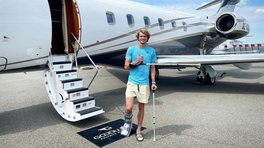 Zverev posa de muletas após lesão em Roland Garros - Reprodução/Instagram