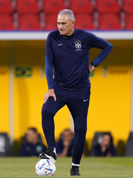 Tite em treino do Brasil à véspera do jogo contra a Croácia, pelas quartas de final - Mike Egerton/PA Images via Getty Images