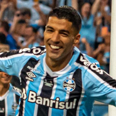 Luis Suárez comemora gol em estreia pelo Grêmio diante do São Luiz - JORGE GUERINO LANSARIN/ENQUADRAR/ESTADÃO CONTEÚDO