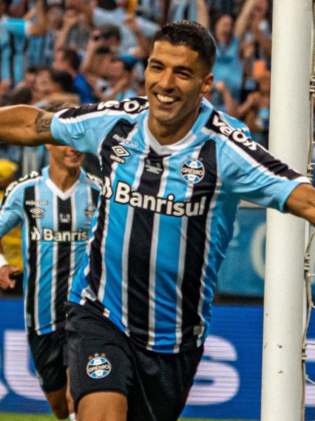 Luis Suárez comemora gol em estreia pelo Grêmio diante do São Luiz - JORGE GUERINO LANSARIN/ENQUADRAR/ESTADÃO CONTEÚDO