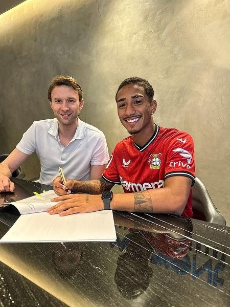 Arthur assinou com o Bayer Leverkusen até 2028 - Divulgação/Bayer 04