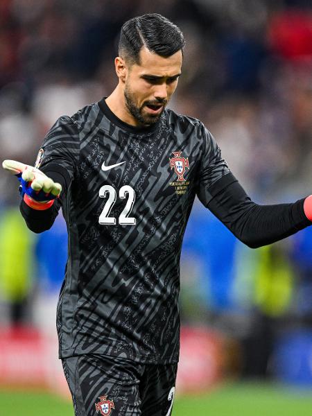 Diogo Costa, goleiro de Portugal, em ação pela seleção na Eurocopa Diogo Costa, goleiro de Portugal, em ação pela seleção na Eurocopa