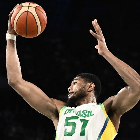 Bruno Caboclo, do Brasil, durante jogo contra os EUA no basquete das Olimpíadas