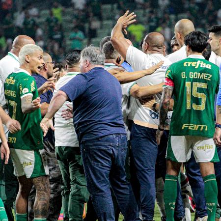 Confusão generalizada no gramado do Allianz Parque após Palmeiras x São Paulo, pelo Brasileirão