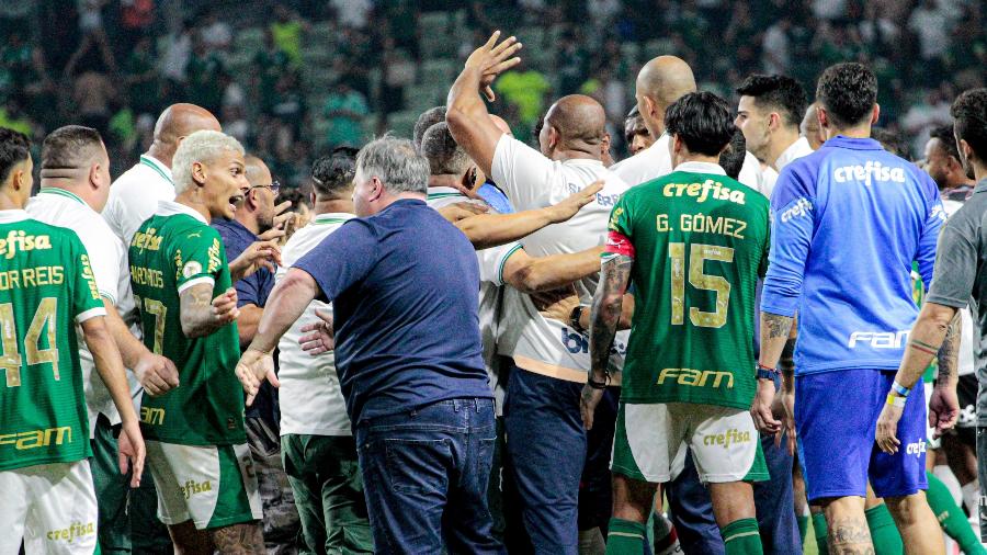 Confusão generalizada no gramado do Allianz Parque após Palmeiras x São Paulo, pelo Brasileirão Confusão generalizada no gramado do Allianz Parque após Palmeiras x São Paulo, pelo Brasileirão