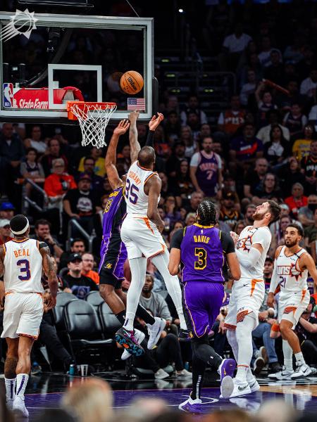 Partida entre Phoenix Suns e Los Angeles Lakers na NBA