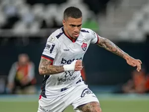 São Paulo sonda situação de Esteves, do Vitória, mas vê lateral valorizado