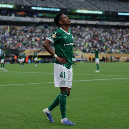 Estêvão, do Palmeiras, durante estreia no Mundial, contra o Porto Estêvão, do Palmeiras, durante estreia no Mundial, contra o Porto