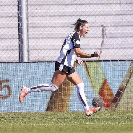 Gabi Zanotti, do Corinthians, comemora um de seus três gols contra o Boca Juniors pela Libertadores