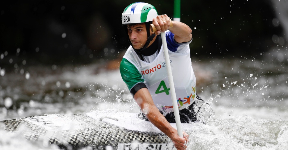Brasileiro Felipe da Silva durante a prova semifinal da canoagem slalom, categoria C1
