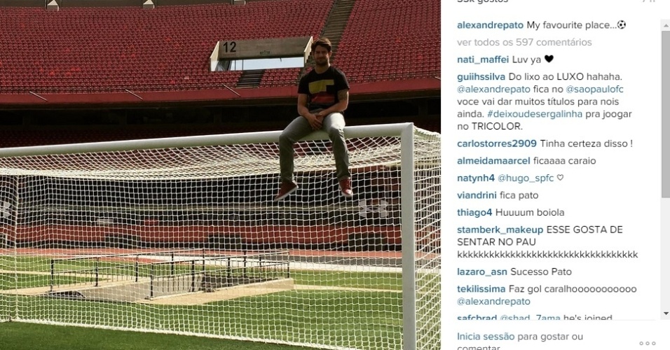 Alexandre Pato posta foto em cima de gol do Morumbi em rede social