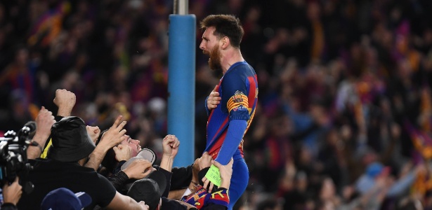 Messi comemora a classificação do Barça com a torcida no Camp Nou - Xinhua/Imago/ZUMAPRESS
