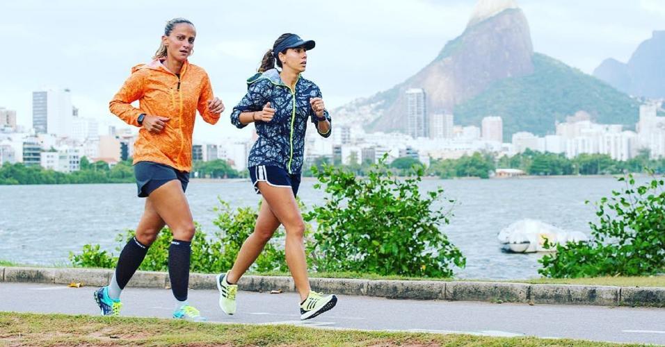 Fabi, líbero da seleção feminina de vôlei, corre no Rio