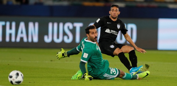 Jonathan Urretaviscaya chuta para abrir o placar para o Pachuca contra o Al Jazira - REUTERS/Amr Abdallah Dalsh - REUTERS/Amr Abdallah Dalsh