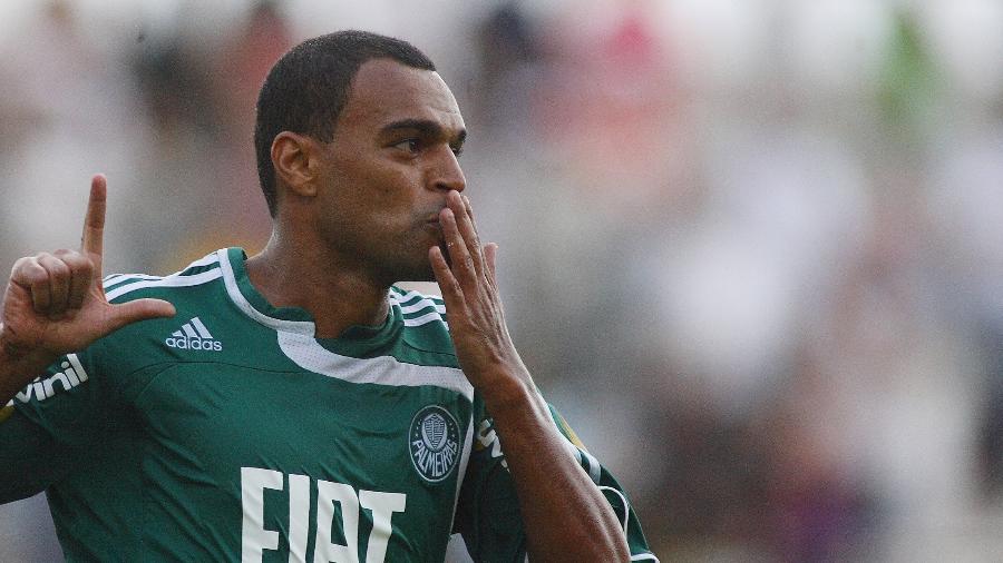 Denílson, na época em que atuava pelo Palmeiras - Antônio Gaudério/Folhapress