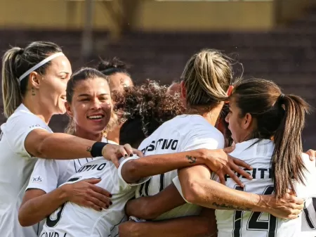 Futebol feminino do Corinthians leva 11 troféus em eventos de premiação -  10/12/2019 - UOL Esporte