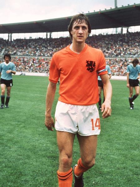 Johan Cruyff com a camisa da Holanda na Copa do Mundo de 1974 - Werner Baum/Getty Images