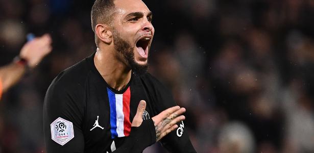 Kurzawa mantém conversas com Depay e persiste em interesse no Corinthians.