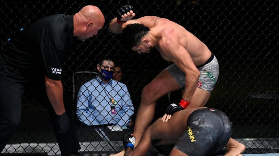 O lutador Johnny Walker enfrentou Ryan Spann pelo UFC em Las Vegas - Chris Unger/Zuffa LLC via Getty Images