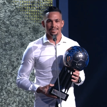 Luciano, do São Paulo, recebe troféu Bola de Prata - Reprodução/ESPN Brasil