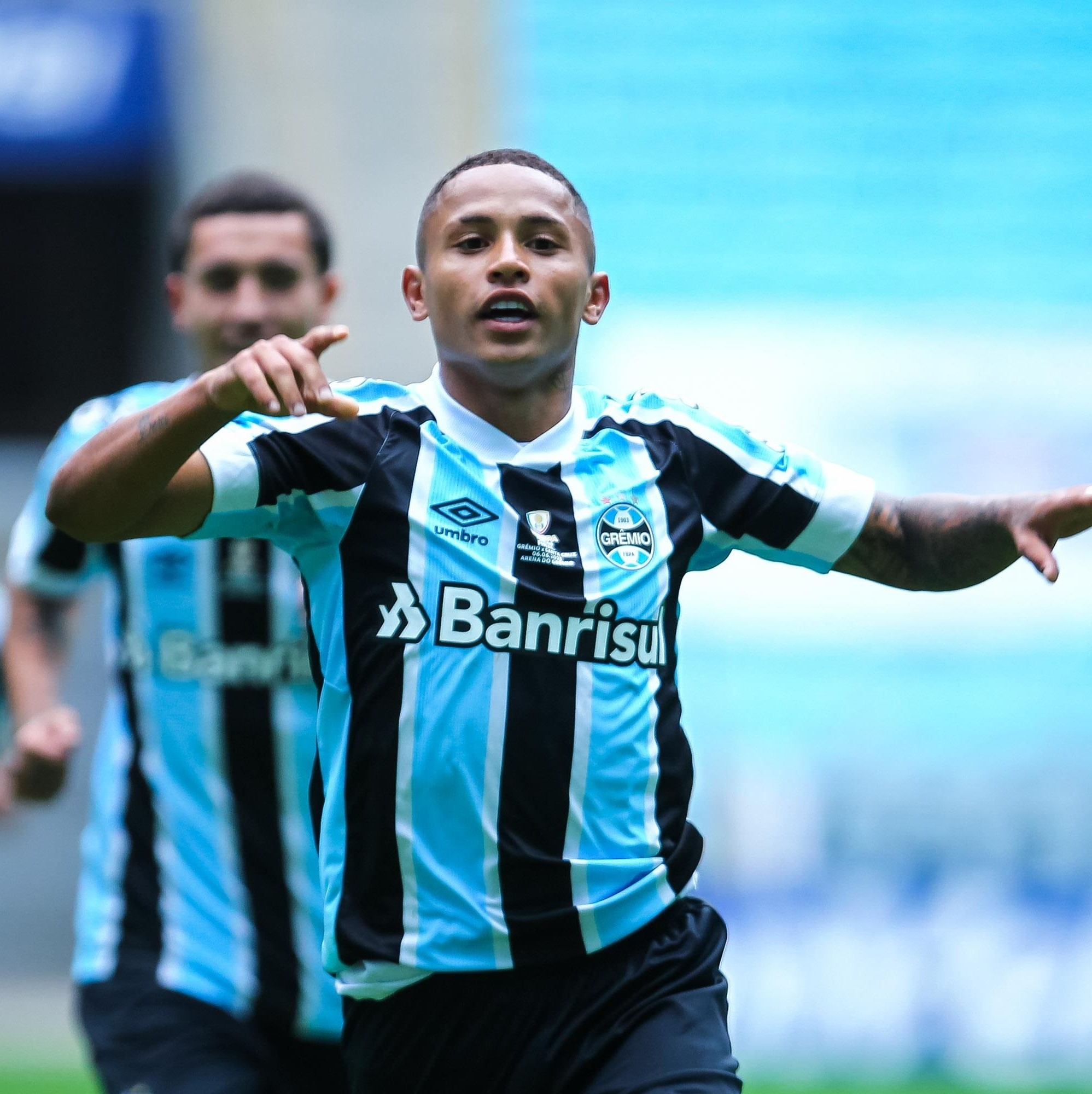 Gremio Fura Retranca Do Santa Cruz Rs Vence E Conquista Recopa Gaucha 06 06 2021 Uol Esporte
