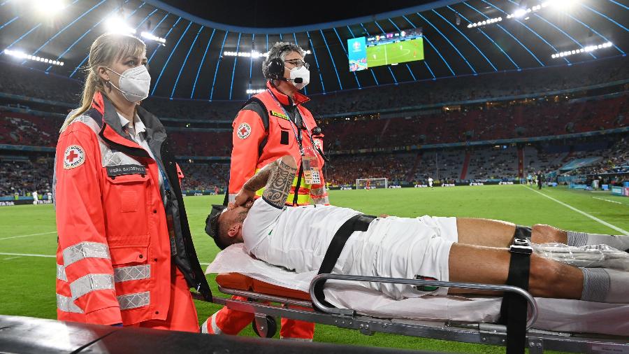 Spinazzola, da Itália, deixa o gramado chorando após lesão na Eurocopa - Pool via REUTERS