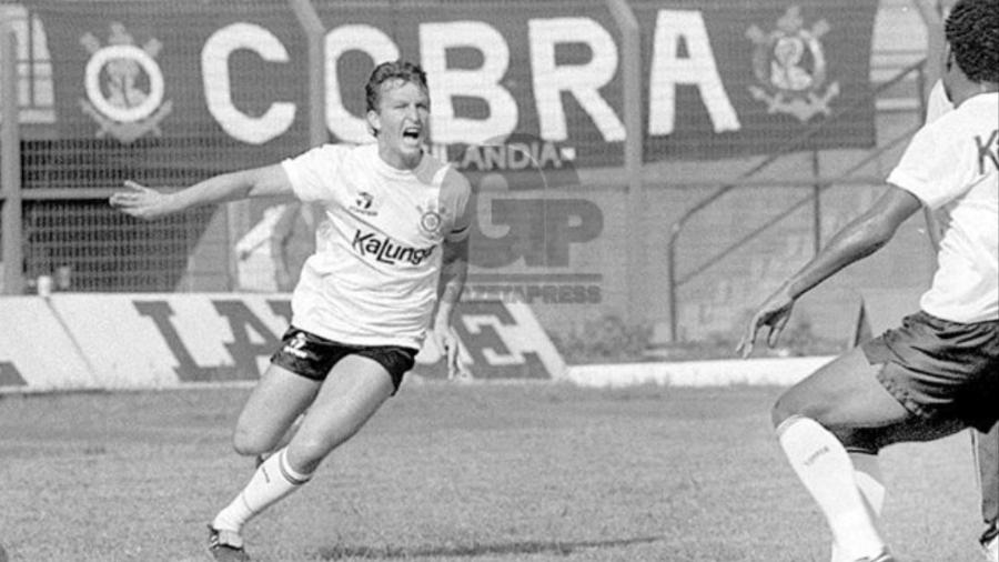 Neto comemora gol pelo Corinthians em 1990, no Pacaembu - Reprodução