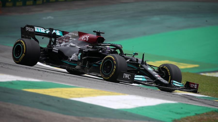 Lewis Hamilton, da Mercedes, durante 1° treino livre do GP de São Paulo - Ricardo Moraes/Reuters